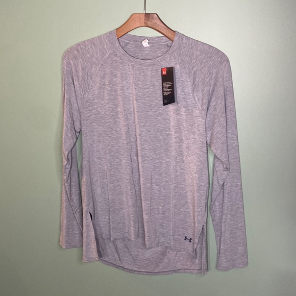 Under Armour - Long Sleeve Loose Athletic Top NWT - Picture 7 of 12